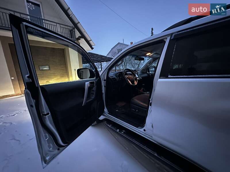 Внедорожник / Кроссовер Toyota Land Cruiser Prado 2013 в Львове фото 32 Внедорожник / Кроссовер Toyota Land Cruiser Prado 2013 в Львове