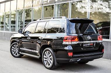 Внедорожник / Кроссовер Toyota Land Cruiser 2018 в 