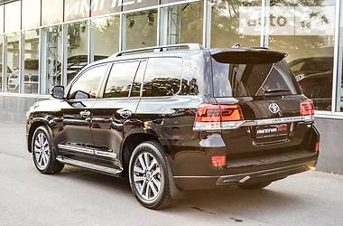 Внедорожник / Кроссовер Toyota Land Cruiser 2018 в 