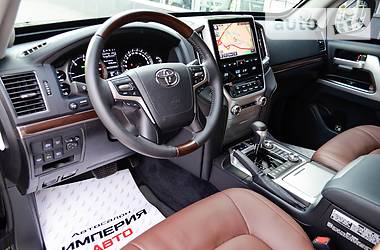 Внедорожник / Кроссовер Toyota Land Cruiser 2018 в 