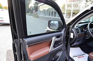Внедорожник / Кроссовер Toyota Land Cruiser 2018 в 