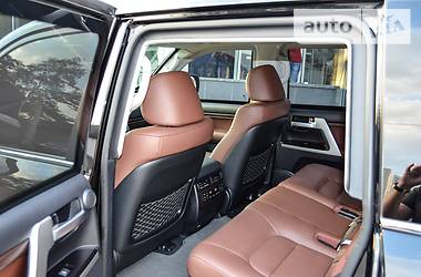 Внедорожник / Кроссовер Toyota Land Cruiser 2018 в 