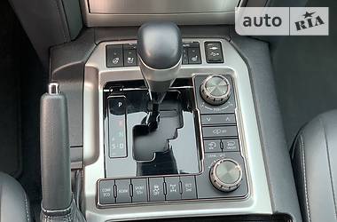 Позашляховик / Кросовер Toyota Land Cruiser 2018 в 