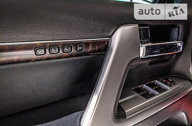 Позашляховик / Кросовер Toyota Land Cruiser 2012 в 