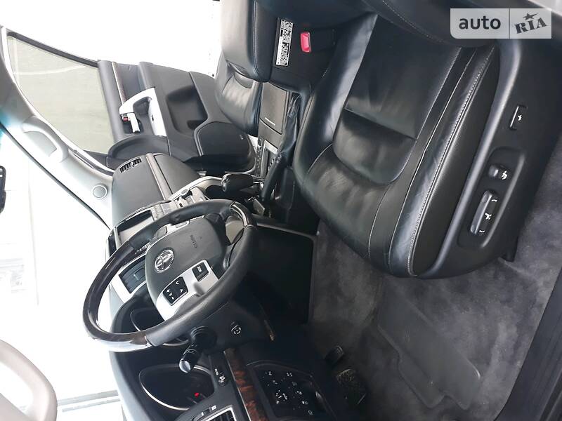 Позашляховик / Кросовер Toyota Land Cruiser 2012 в Чернівцях