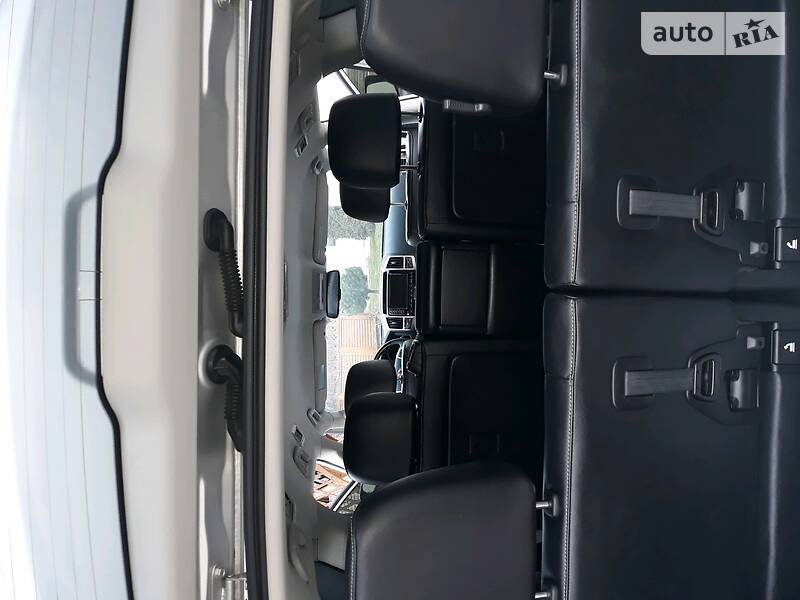 Позашляховик / Кросовер Toyota Land Cruiser 2012 в Чернівцях