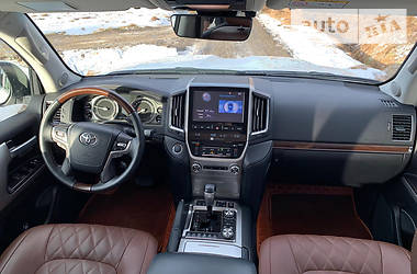 Позашляховик / Кросовер Toyota Land Cruiser 2017 в 