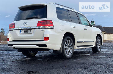 Позашляховик / Кросовер Toyota Land Cruiser 2017 в 