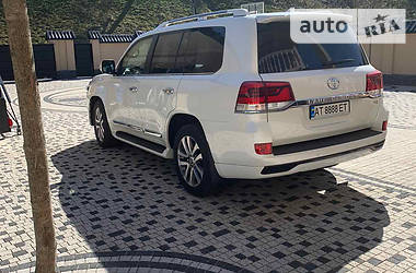 Позашляховик / Кросовер Toyota Land Cruiser 2017 в 