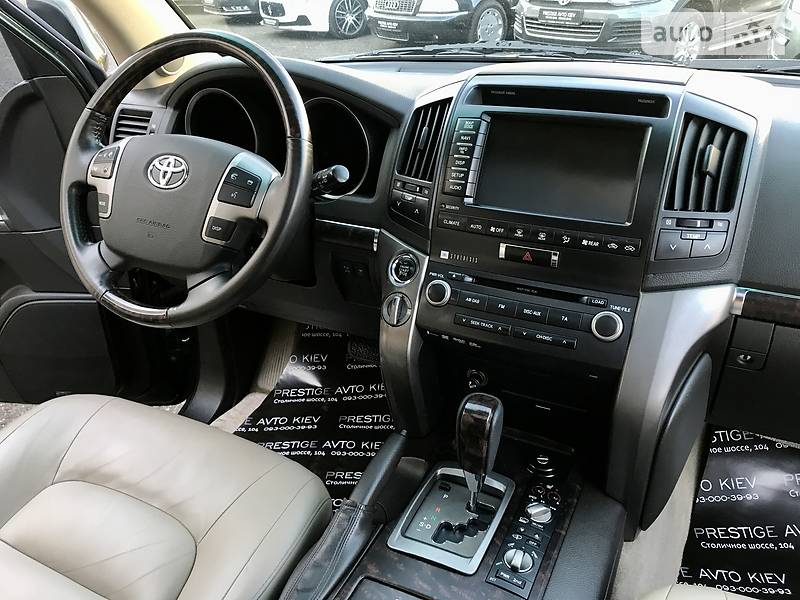 Позашляховик / Кросовер Toyota Land Cruiser 2011 в Києві