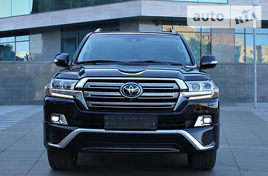 Позашляховик / Кросовер Toyota Land Cruiser 2017 в 