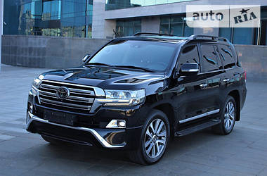 Позашляховик / Кросовер Toyota Land Cruiser 2017 в 