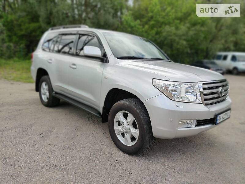 Позашляховик / Кросовер Toyota Land Cruiser 2011 в 