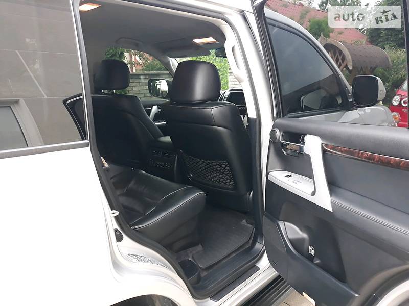 Позашляховик / Кросовер Toyota Land Cruiser 2012 в Чернівцях