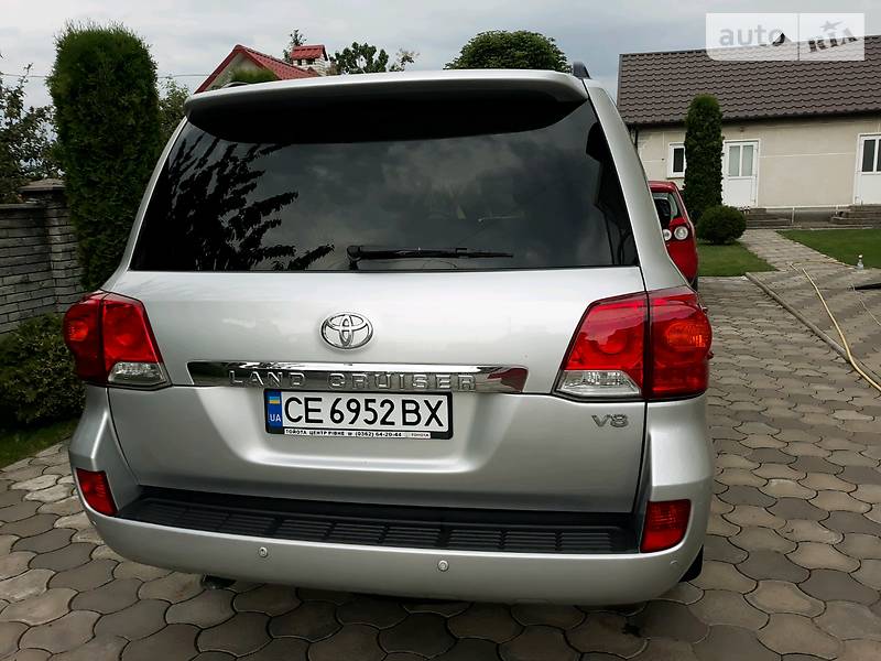 Позашляховик / Кросовер Toyota Land Cruiser 2012 в Чернівцях