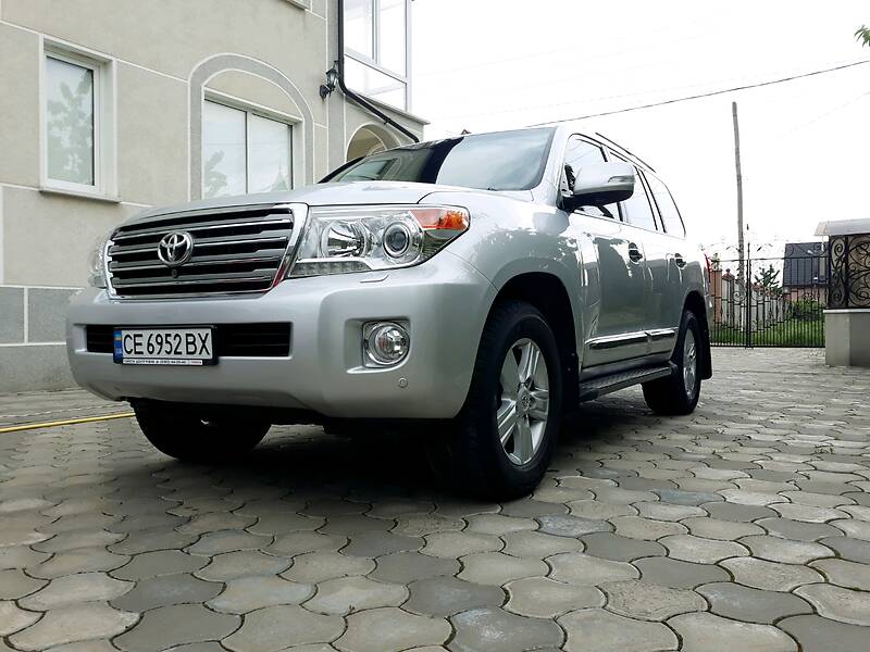 Позашляховик / Кросовер Toyota Land Cruiser 2012 в Чернівцях