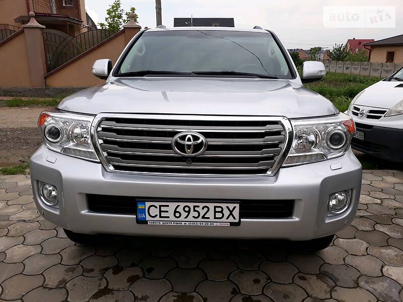 Позашляховик / Кросовер Toyota Land Cruiser 2012 в Чернівцях