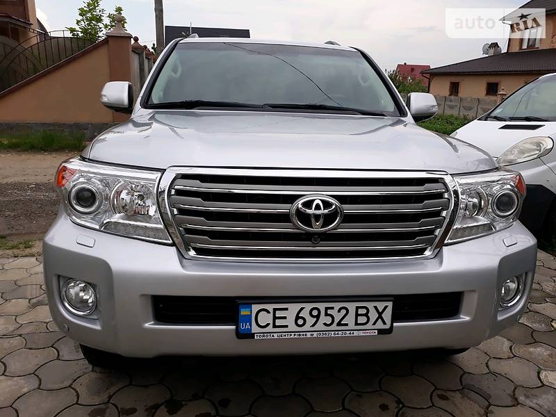 Позашляховик / Кросовер Toyota Land Cruiser 2012 в Чернівцях