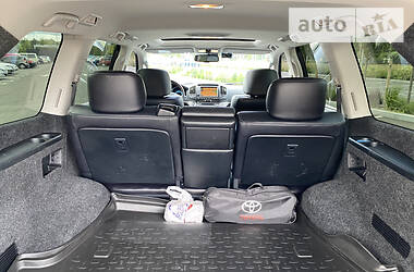 Позашляховик / Кросовер Toyota Land Cruiser 2011 в 