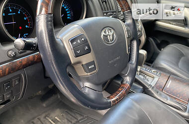 Позашляховик / Кросовер Toyota Land Cruiser 2011 в 