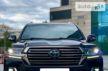 Внедорожник / Кроссовер Toyota Land Cruiser 2020 в 