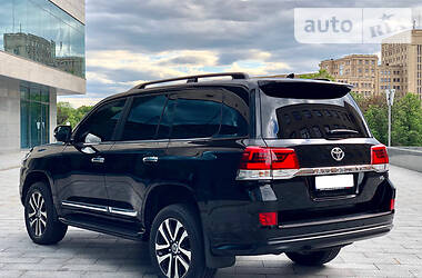 Внедорожник / Кроссовер Toyota Land Cruiser 2020 в 