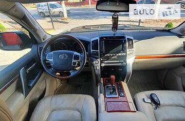 Внедорожник / Кроссовер Toyota Land Cruiser 2013 в Черновцах