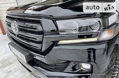 Позашляховик / Кросовер Toyota Land Cruiser 2017 в 
