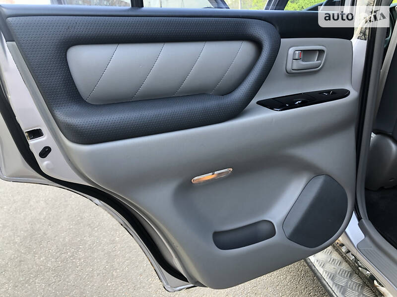 Внедорожник / Кроссовер Toyota Land Cruiser 2005 в Харькове