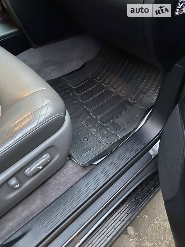 Позашляховик / Кросовер Toyota Land Cruiser 2011 в Львові фото 41 Позашляховик / Кросовер Toyota Land Cruiser 2011 в Львові