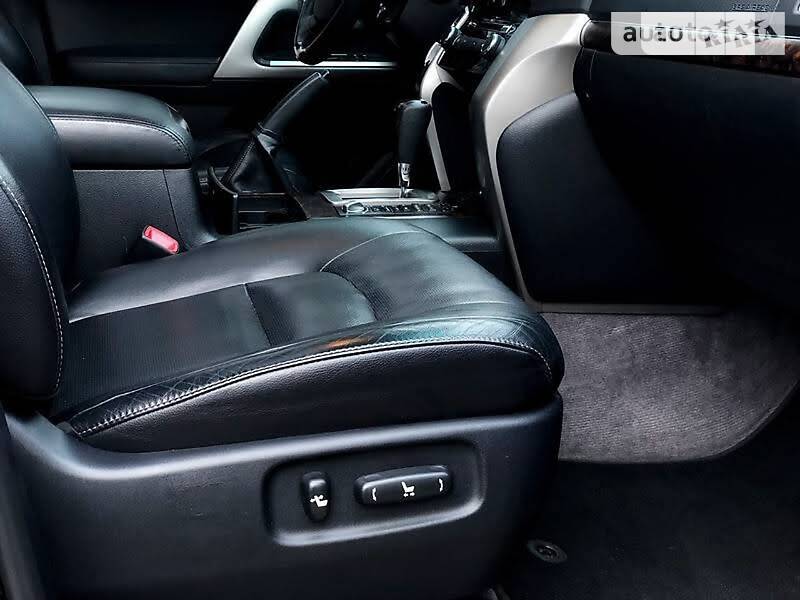 Внедорожник / Кроссовер Toyota Land Cruiser 2013 в Киеве фото 16 Внедорожник / Кроссовер Toyota Land Cruiser 2013 в Киеве
