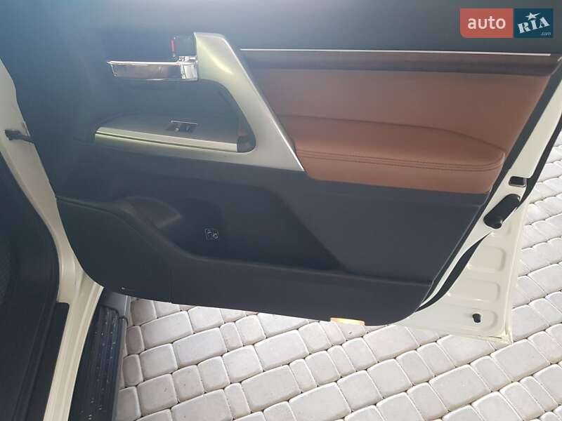 Внедорожник / Кроссовер Toyota Land Cruiser 2014 в Первомайске