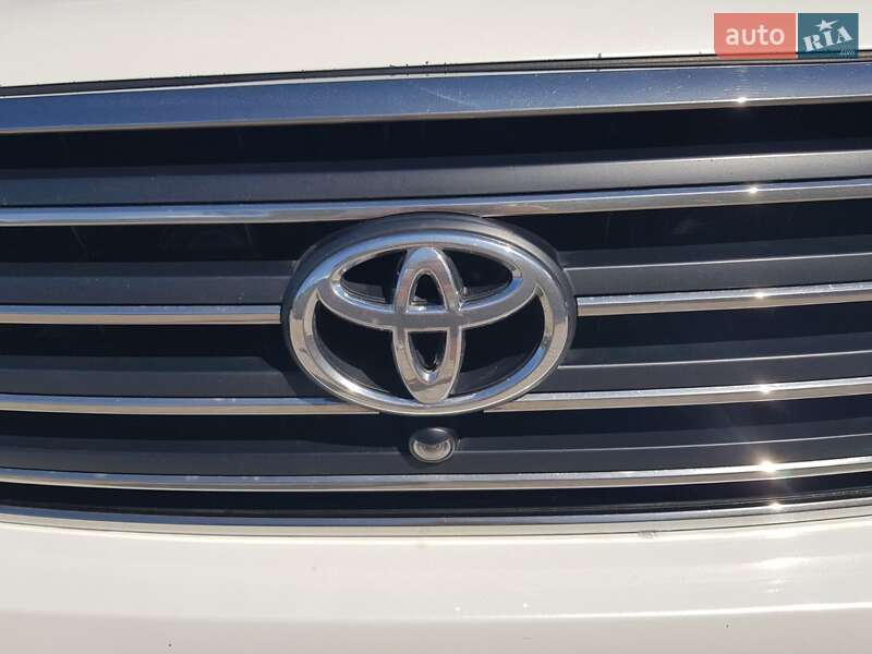 Внедорожник / Кроссовер Toyota Land Cruiser 2014 в Первомайске