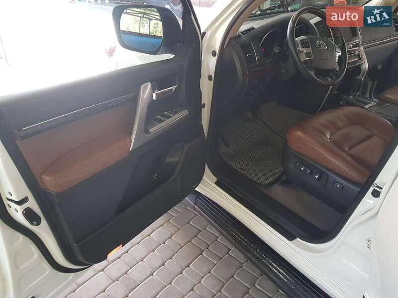 Внедорожник / Кроссовер Toyota Land Cruiser 2014 в Первомайске