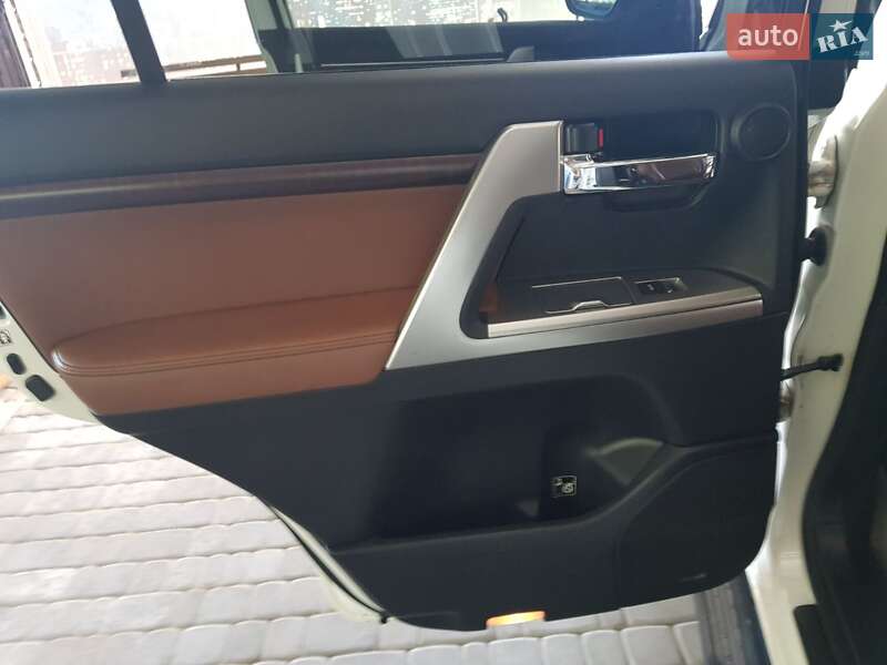 Внедорожник / Кроссовер Toyota Land Cruiser 2014 в Первомайске