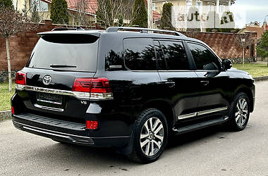 Позашляховик / Кросовер Toyota Land Cruiser 2018 в 