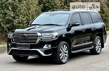 Позашляховик / Кросовер Toyota Land Cruiser 2018 в 