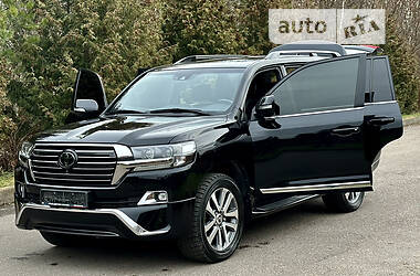 Позашляховик / Кросовер Toyota Land Cruiser 2018 в 