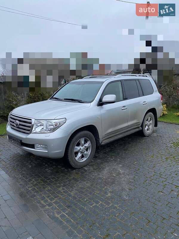 Toyota Land Cruiser 2011