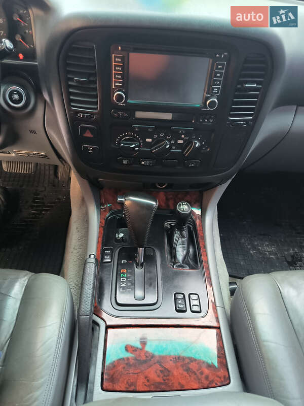 Внедорожник / Кроссовер Toyota Land Cruiser 2002 в Андрушевке