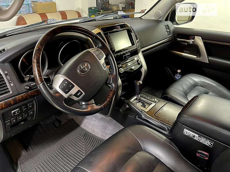 Позашляховик / Кросовер Toyota Land Cruiser 2012 в Тячеві