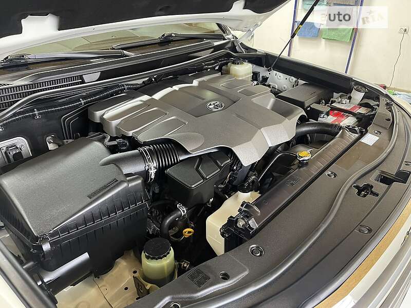 Позашляховик / Кросовер Toyota Land Cruiser 2012 в Тячеві
