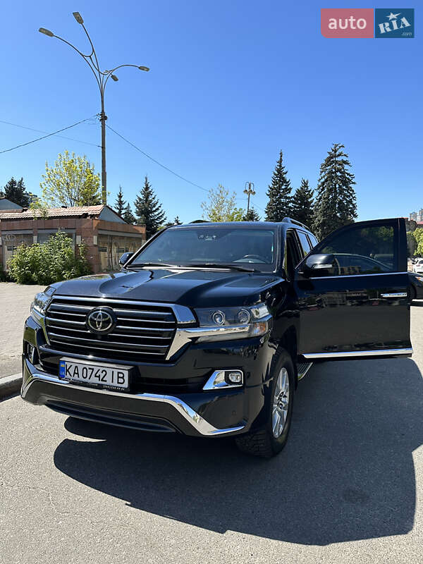Внедорожник / Кроссовер Toyota Land Cruiser 2017 в Киеве фото 3 Внедорожник / Кроссовер Toyota Land Cruiser 2017 в Киеве