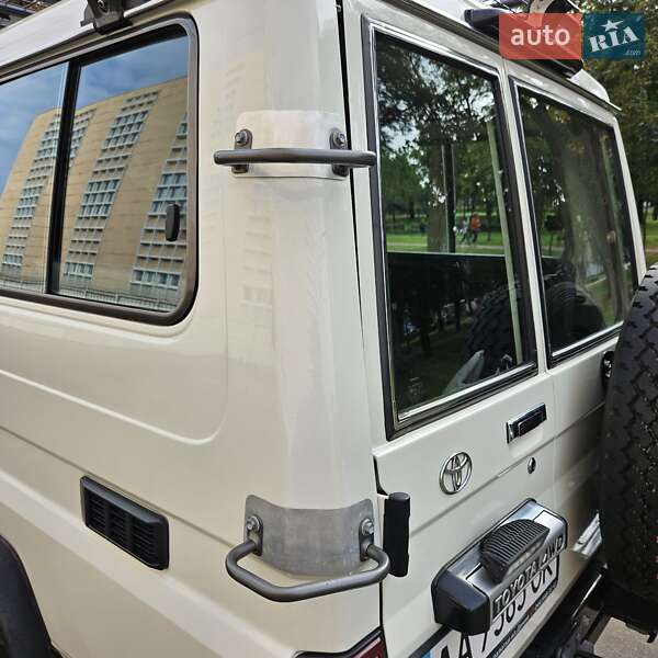 Внедорожник / Кроссовер Toyota Land Cruiser 2014 в Киеве