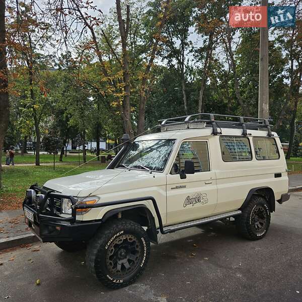 Внедорожник / Кроссовер Toyota Land Cruiser 2014 в Киеве