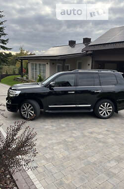 Внедорожник / Кроссовер Toyota Land Cruiser 2018 в 