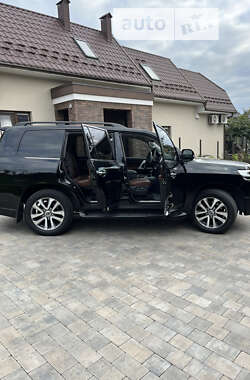 Внедорожник / Кроссовер Toyota Land Cruiser 2018 в 