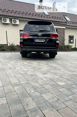 Внедорожник / Кроссовер Toyota Land Cruiser 2018 в 