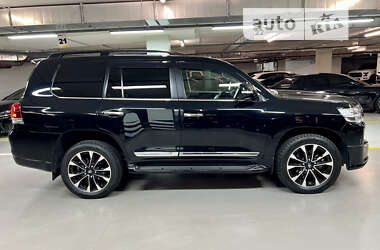 Внедорожник / Кроссовер Toyota Land Cruiser 2019 в 