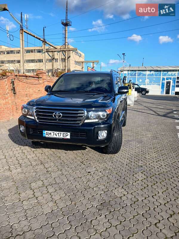 Внедорожник / Кроссовер Toyota Land Cruiser 2015 в Черновцах
